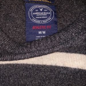 Long sleeve American Eagle shirt.